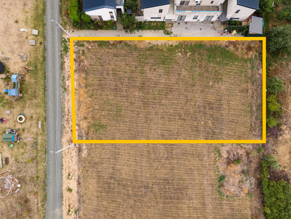 Teren 1000 mp Urseni – zonă locuită, ideal pentru casă sau duplex