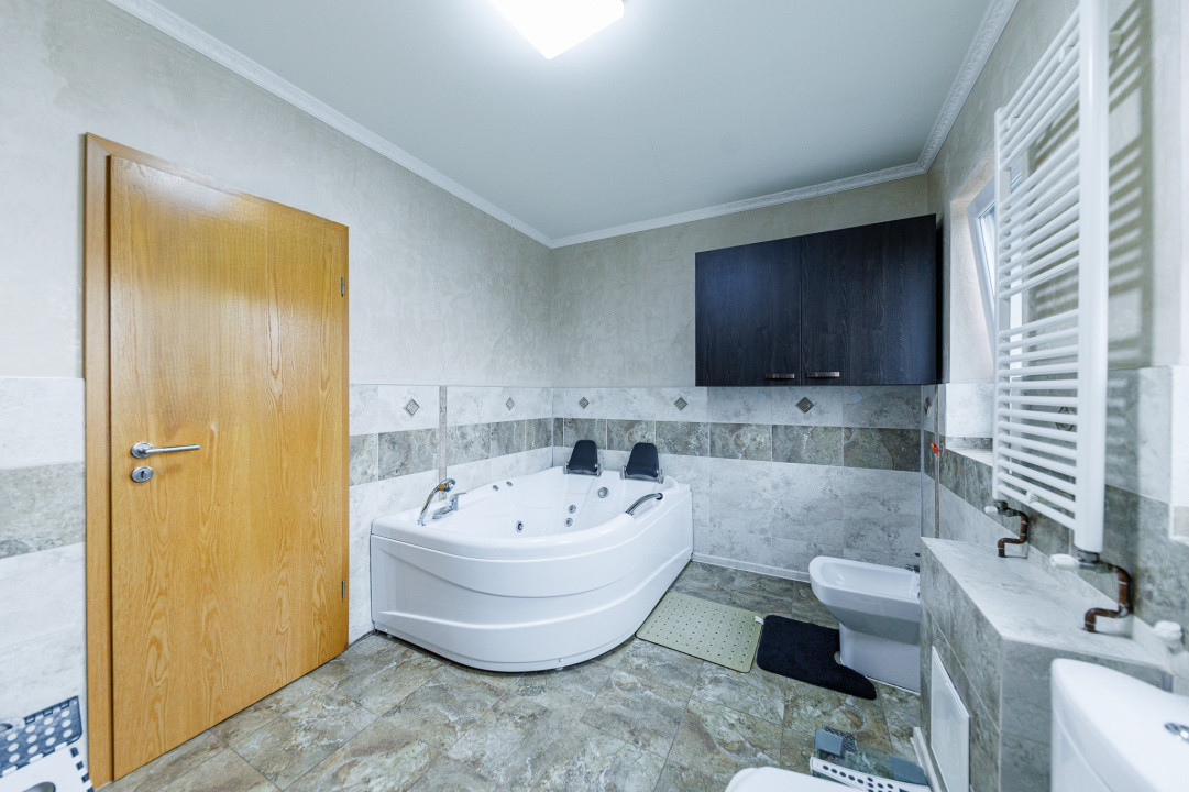 Casă mare 5 camere+casă mică, panouri, curte amenajată – Giroc. Comision 0