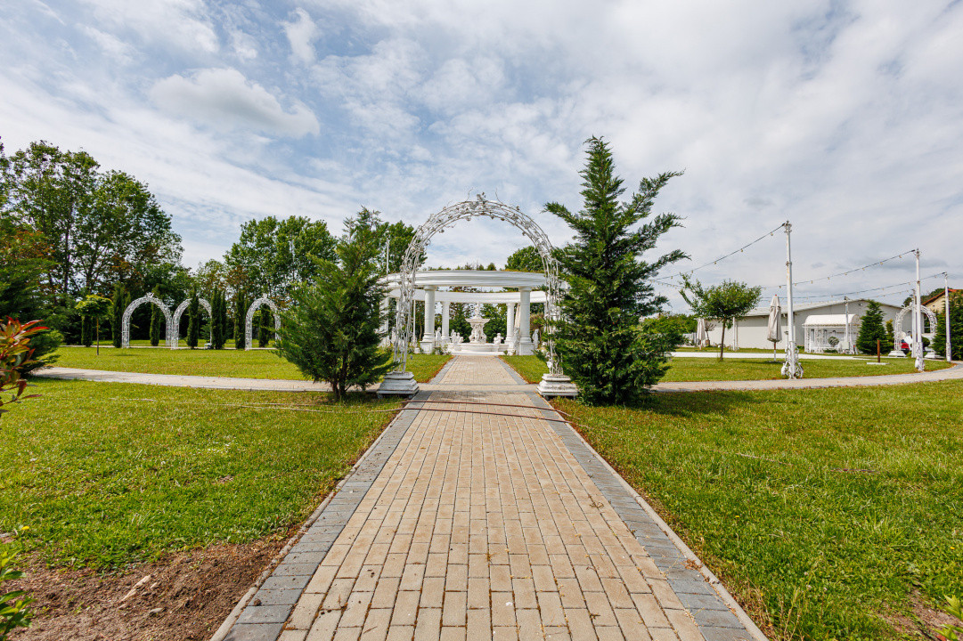 Complex pensiune, sala evenimente, restaurant, terase, gradini - langa Timisoara