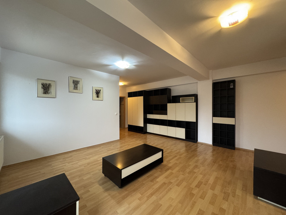 Apartament cu 3 camere, 2 bai, parter inalt, bloc nou, zona Lipovei. COMISION 0 