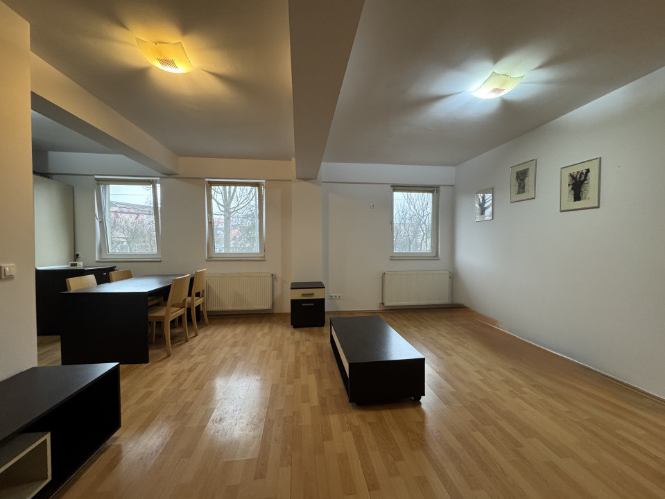 Apartament cu 3 camere, 2 bai, parter inalt, bloc nou, zona Lipovei. COMISION 0 