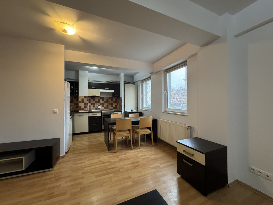 Apartament cu 3 camere, 2 bai, parter inalt, bloc nou, zona Lipovei. COMISION 0 