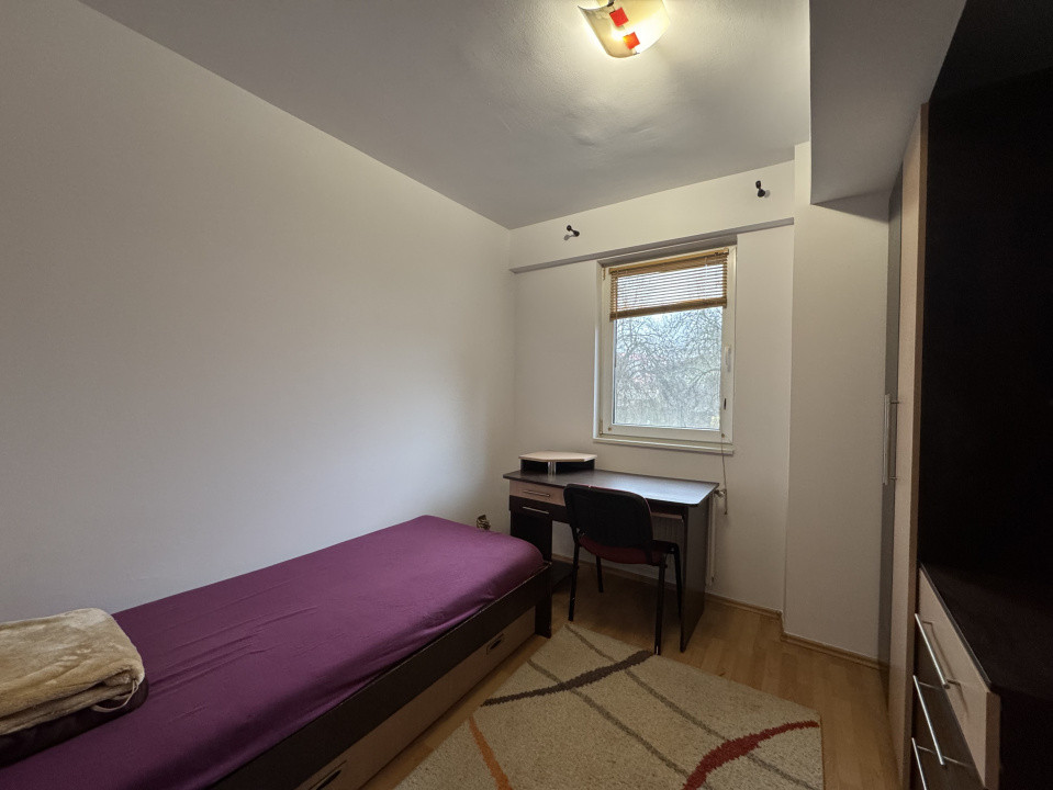 Apartament cu 3 camere, 2 bai, parter inalt, bloc nou, zona Lipovei. COMISION 0 