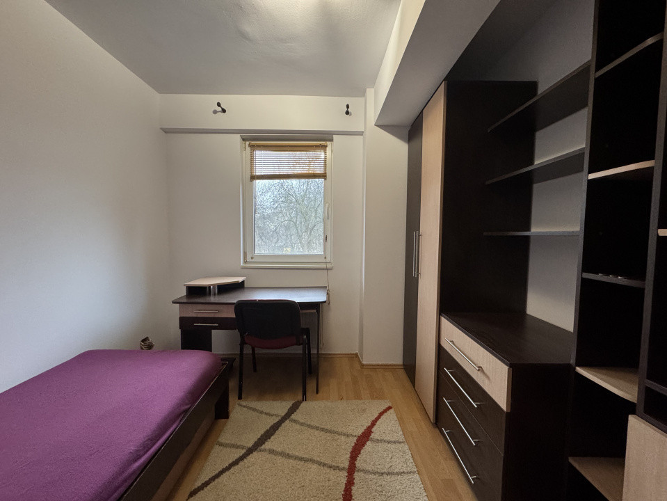Apartament cu 3 camere, 2 bai, parter inalt, bloc nou, zona Lipovei. COMISION 0 