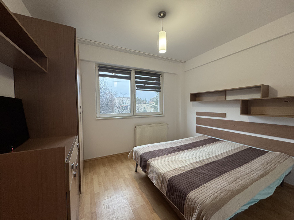 Apartament cu 3 camere, 2 bai, parter inalt, bloc nou, zona Lipovei. COMISION 0 