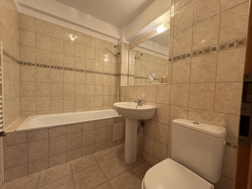 Apartament cu 3 camere, 2 bai, parter inalt, bloc nou, zona Lipovei. COMISION 0 