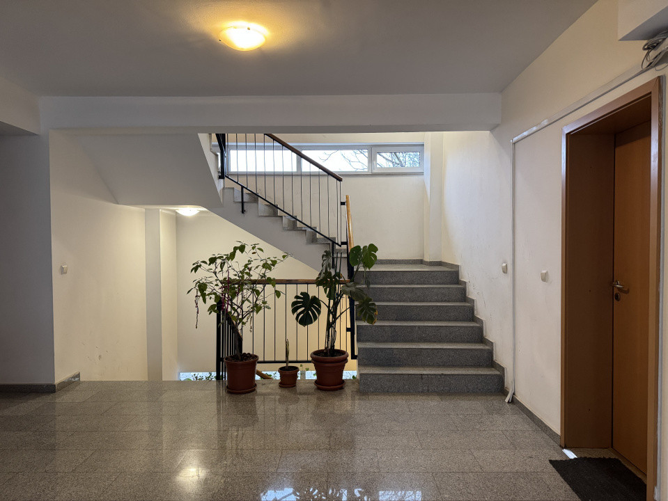 Apartament cu 3 camere, 2 bai, parter inalt, bloc nou, zona Lipovei. COMISION 0 