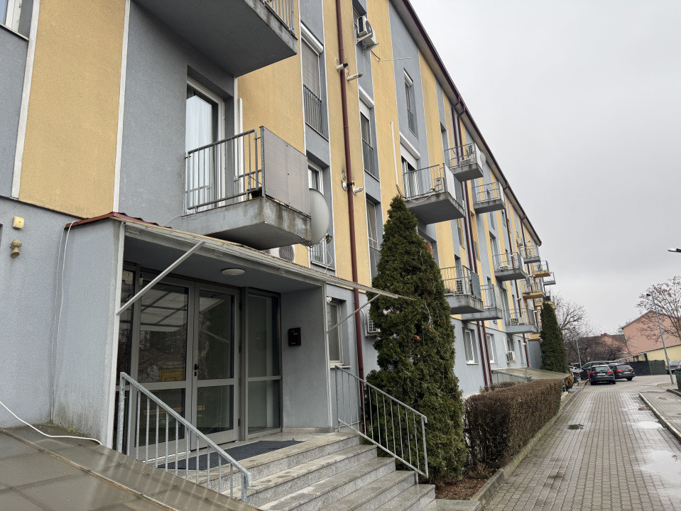 Apartament cu 3 camere, 2 bai, parter inalt, bloc nou, zona Lipovei. COMISION 0 