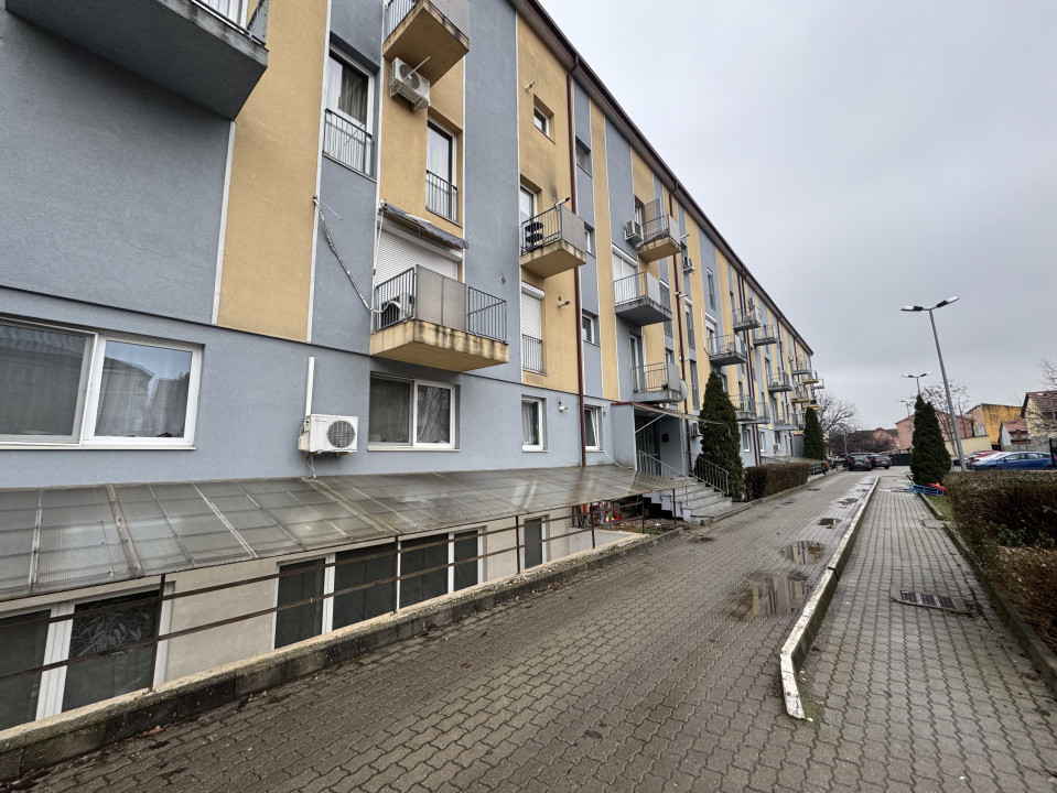 Apartament cu 3 camere, 2 bai, parter inalt, bloc nou, zona Lipovei. COMISION 0 