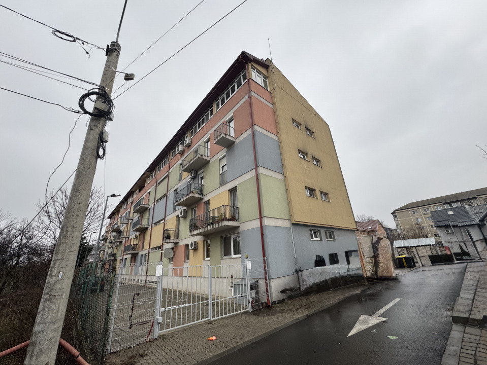 Apartament cu 3 camere, 2 bai, parter inalt, bloc nou, zona Lipovei. COMISION 0 