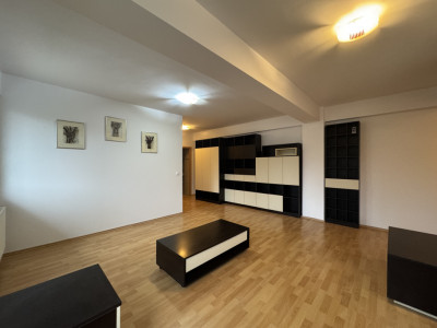 Apartament cu 3 camere, 2 bai, parter inalt, bloc nou, zona Lipovei. COMISION 0 