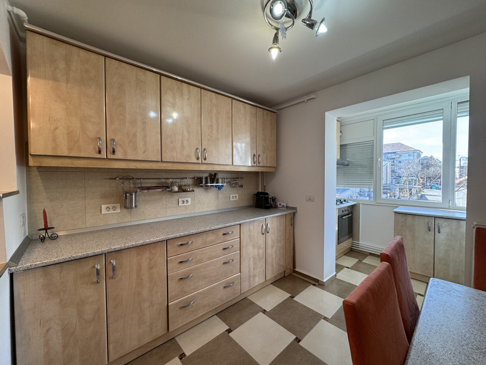 Apartament renovat nou, 2 camere, etaj 1, Torontalului, langa VOX