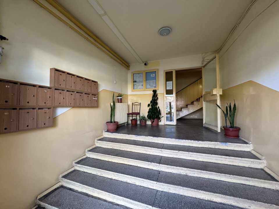 Apartament renovat nou, 2 camere, etaj 1, Torontalului, langa VOX