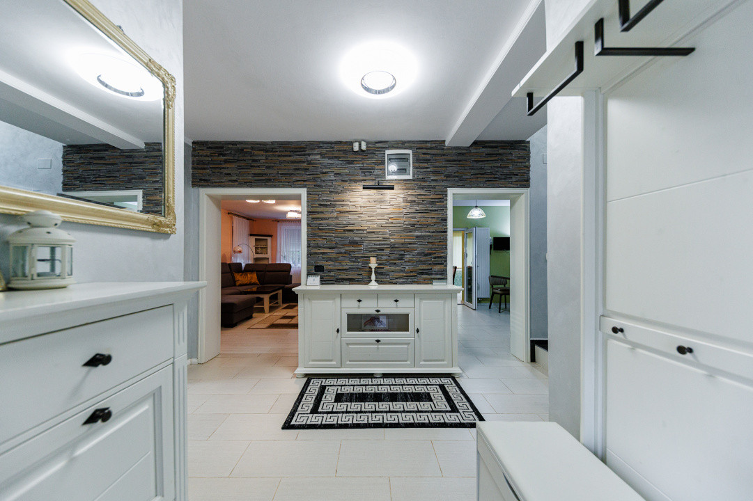 Casă mare 5 camere+casă mică, panouri, curte amenajată – Giroc, Comision 0