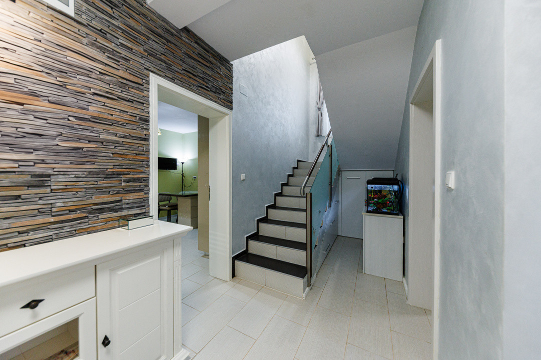 Casă mare 5 camere+casă mică, panouri, curte amenajată – Giroc, Comision 0