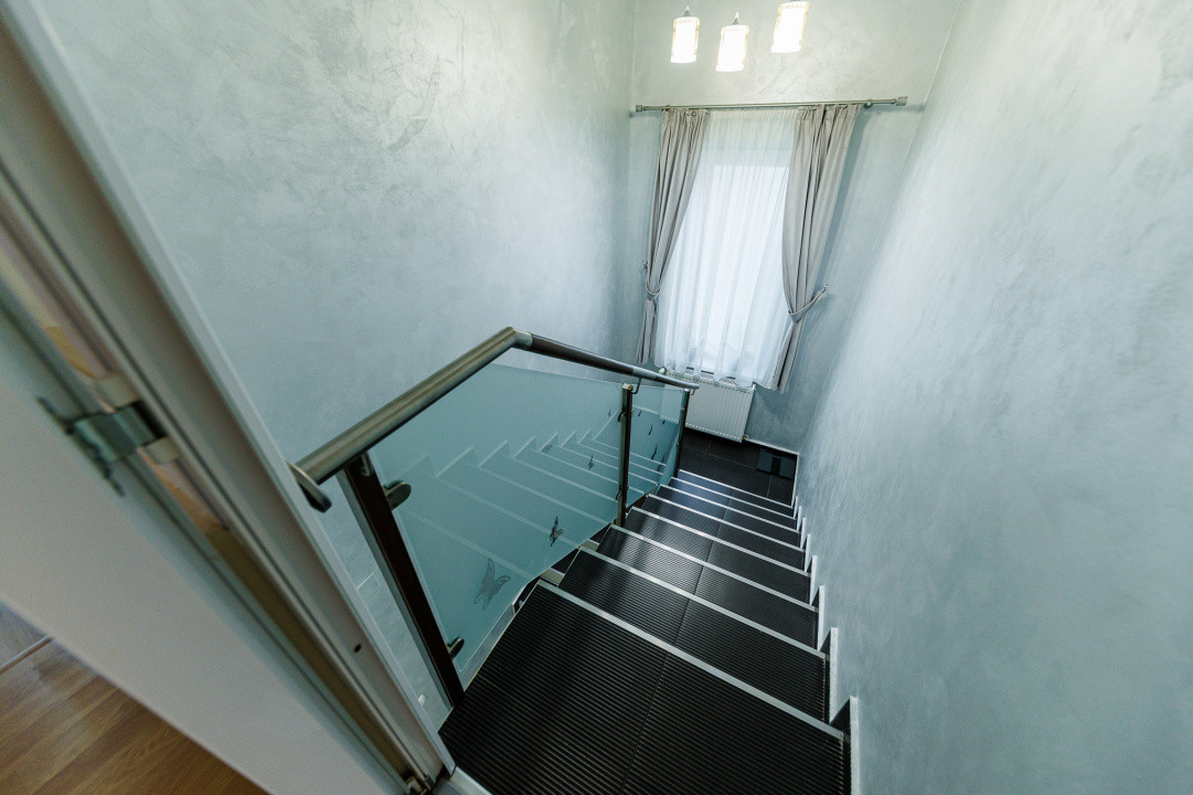 Casă mare 5 camere+casă mică, panouri, curte amenajată – Giroc, Comision 0