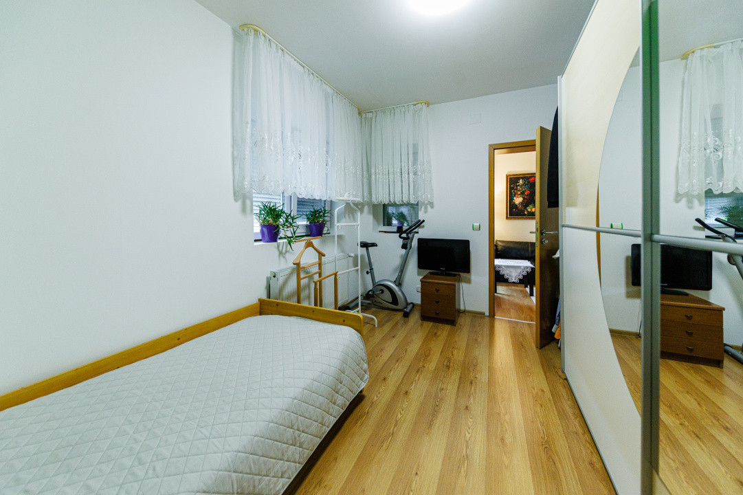 Casă mare 5 camere+casă mică, panouri, curte amenajată – Giroc, Comision 0