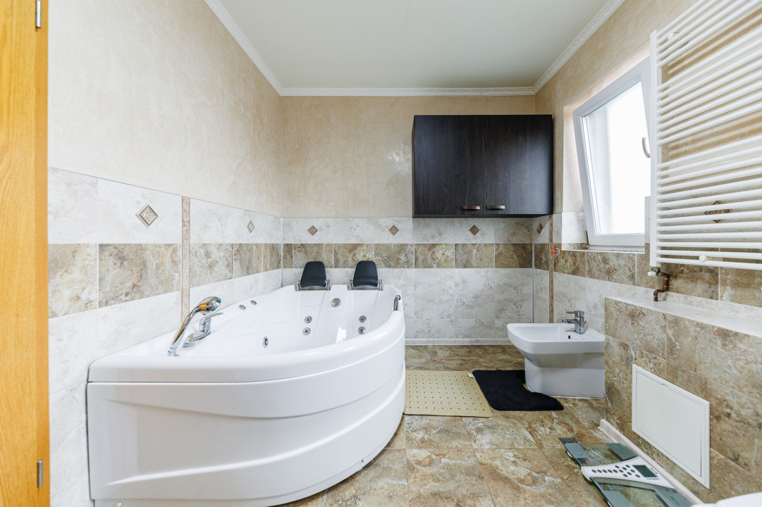 Casă mare 5 camere+casă mică, panouri, curte amenajată – Giroc, Comision 0