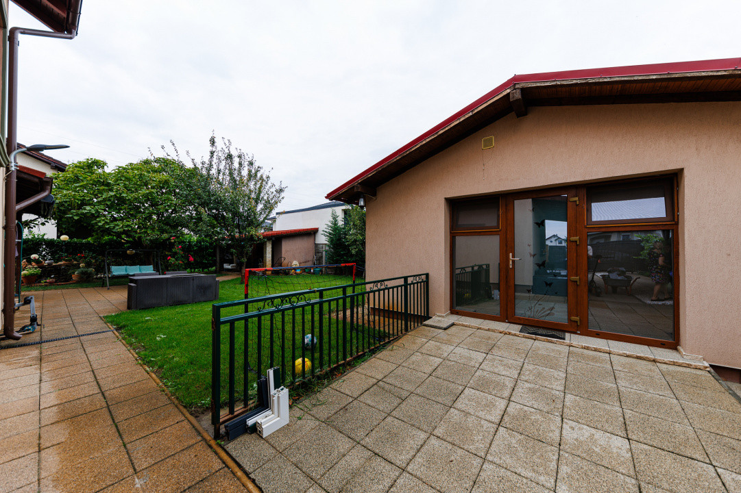 Casă mare 5 camere+casă mică, panouri, curte amenajată – Giroc, Comision 0