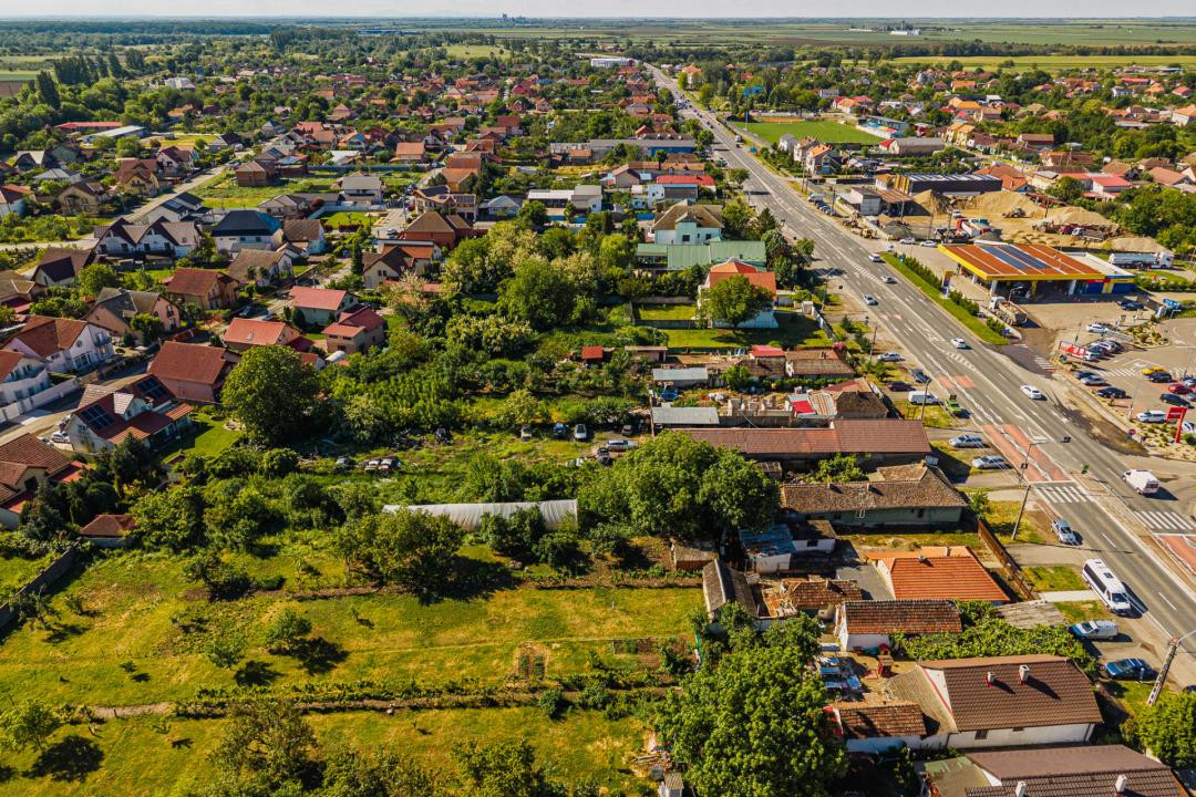 Casa cu teren 1.876 mp, la soseaua principala, vis-a-vis de Profi si Penny, Sag 