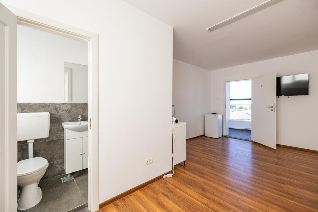 Birou 20,47 mp, renovat, aer conditionat, et 2, Mehala | Comision 0