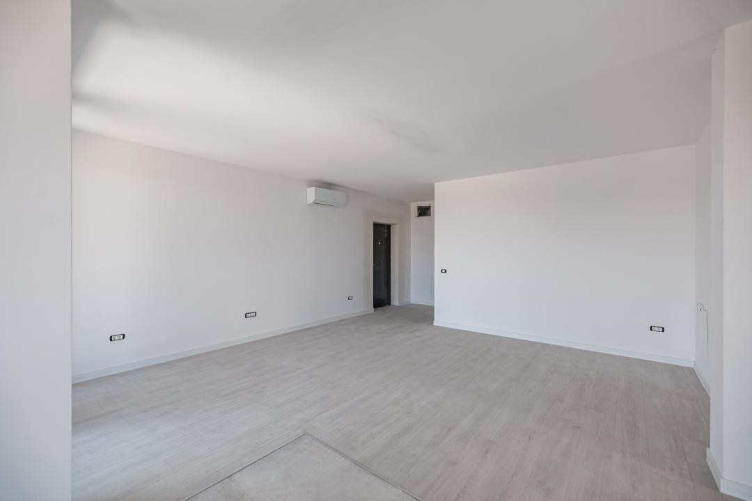 Apartament 3 camere, 2 bai, terasa 14 mp, ansamblu nou | Comision 0
