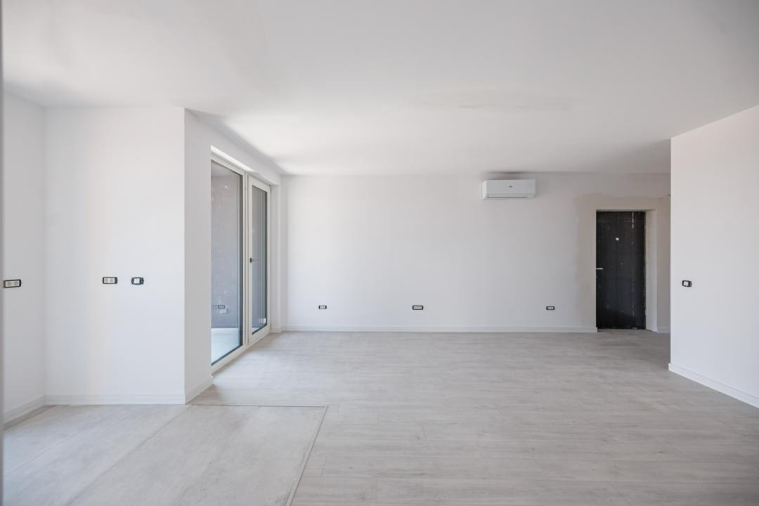 Apartament 3 camere, 2 bai, terasa 14 mp, ansamblu nou | Comision 0
