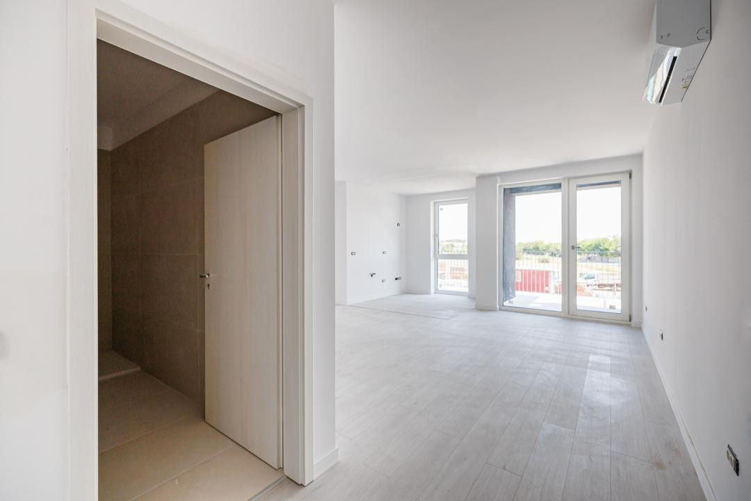 Apartament 3 camere, 2 bai, terasa 14 mp, ansamblu nou | Comision 0