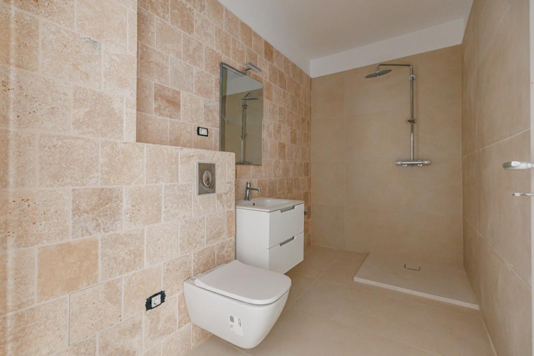 Apartament 3 camere, 2 bai, terasa 14 mp, ansamblu nou | Comision 0