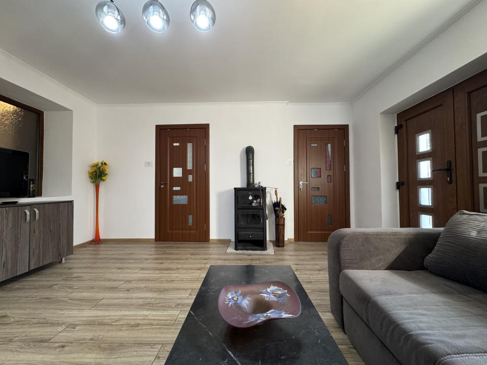 Casa parter, renovata, mobilata, gradina amenajata, str Petofi Sandor-Dumbravita