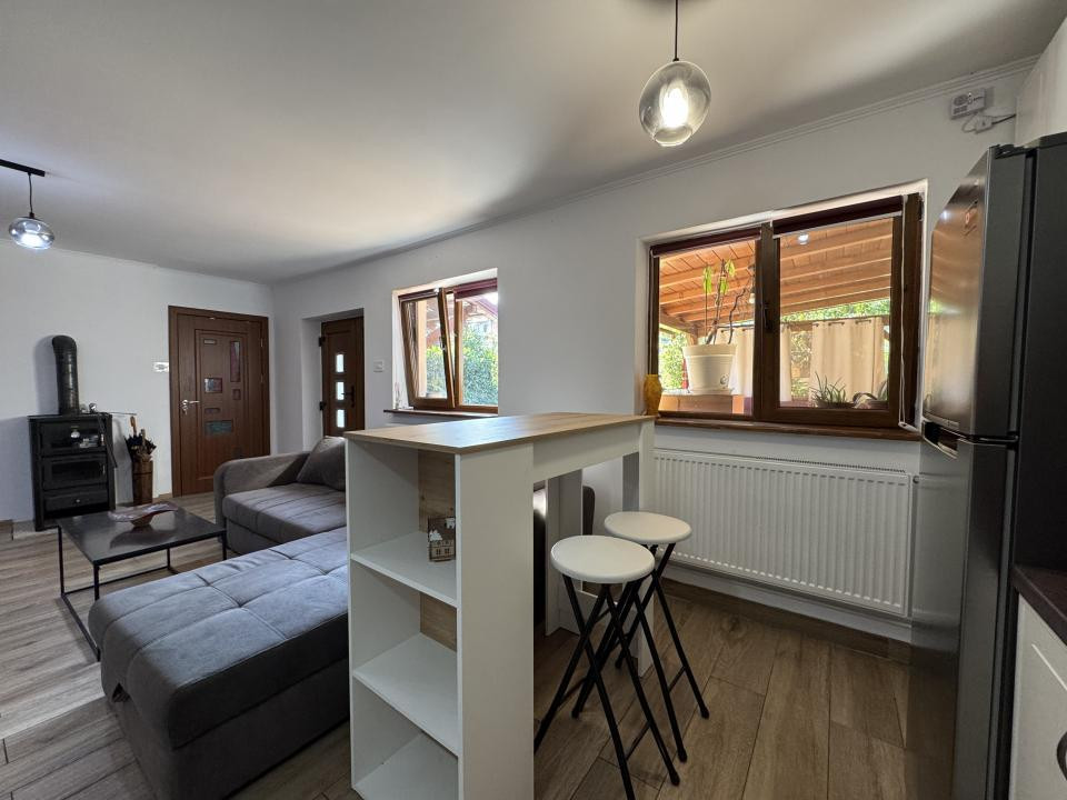 Casa parter, renovata, mobilata, gradina amenajata, str Petofi Sandor-Dumbravita