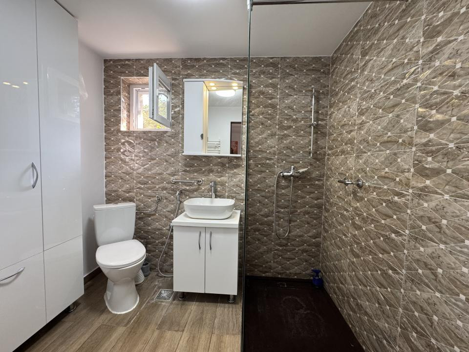 Casa parter, renovata, mobilata, gradina amenajata, str Petofi Sandor-Dumbravita