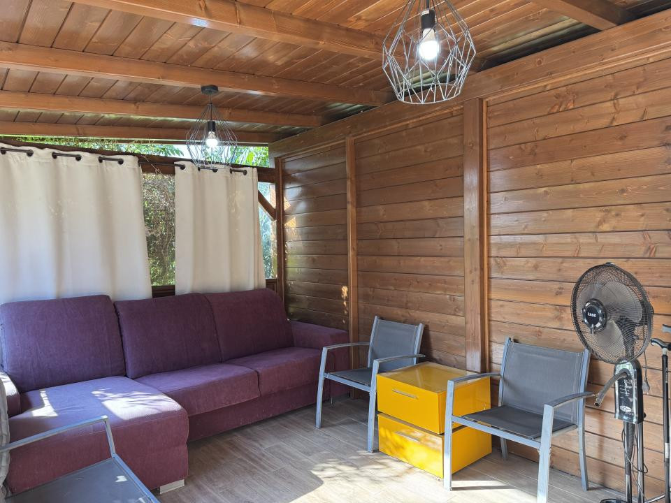 Casa parter, renovata, mobilata, gradina amenajata, str Petofi Sandor-Dumbravita