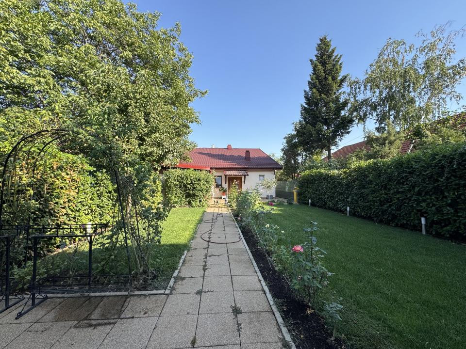 Casa parter, renovata, mobilata, gradina amenajata, str Petofi Sandor-Dumbravita