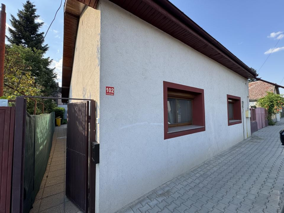 Casa parter, renovata, mobilata, gradina amenajata, str Petofi Sandor-Dumbravita