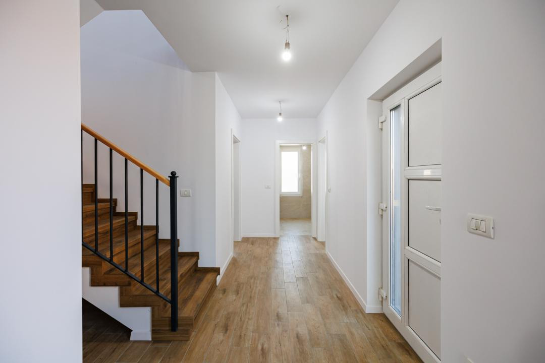 Duplex P+E în Moșnița Nouă, 3 dormitoare, 3 bai, teren 403 mp. Comision 0% 