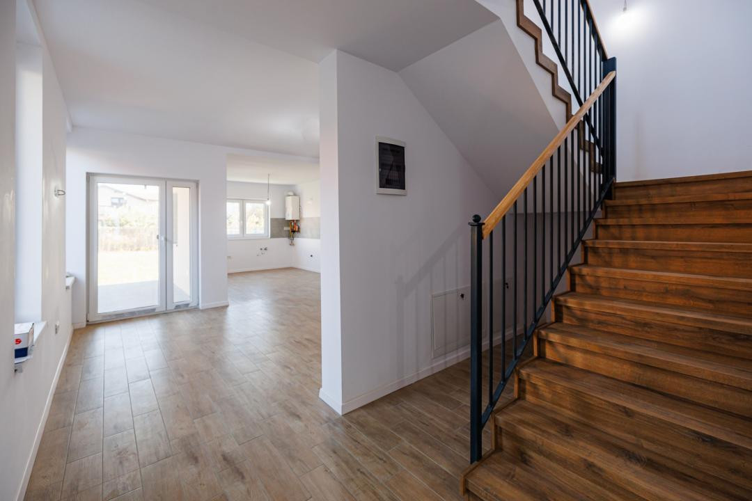 Duplex P+E în Moșnița Nouă, 3 dormitoare, 3 bai, teren 403 mp. Comision 0% 