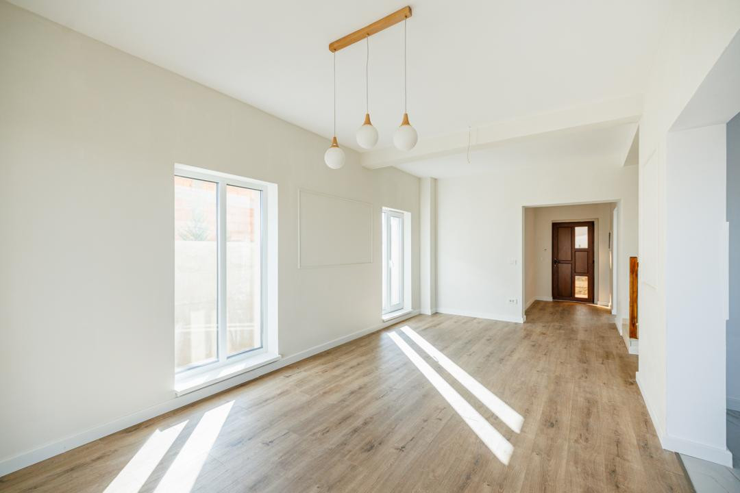 Duplex P+1E| Gata de Mutare| 5 cam, 3 bai | Teren 313 m Săcălaz| Comision 0