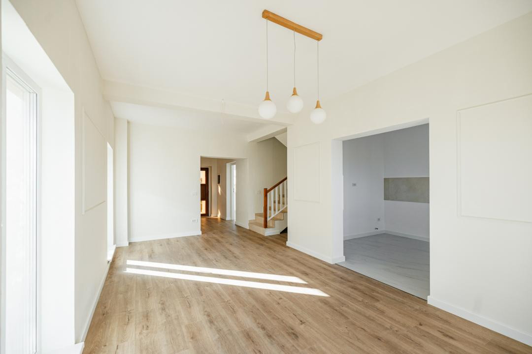 Duplex P+1E| Gata de Mutare| 5 cam, 3 bai | Teren 313 m Săcălaz| Comision 0