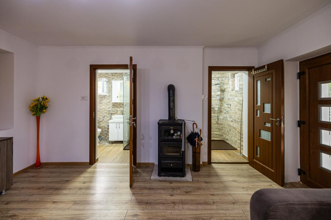 Casa parter, renovata, mobilata, gradina amenajata, str Petofi Sandor-Dumbravita