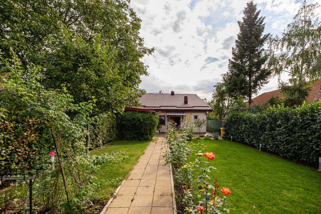 Casa parter, renovata, mobilata, gradina amenajata, str Petofi Sandor-Dumbravita