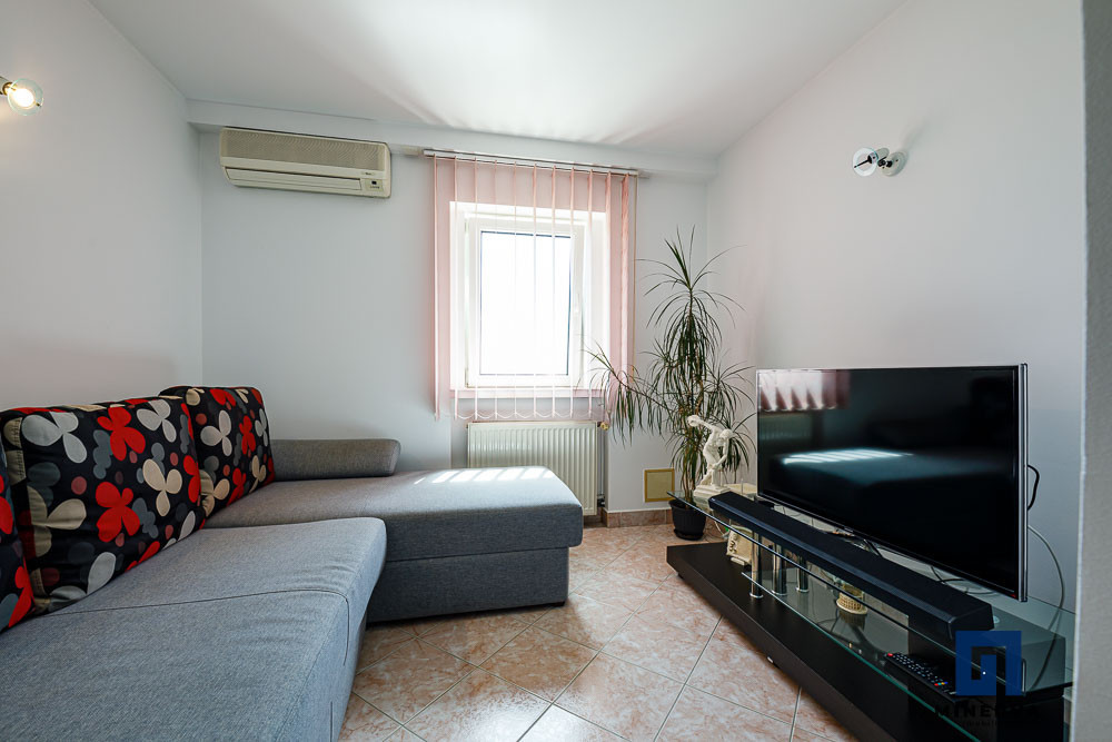 Apartament cu priveliste, 4 cam, decomandat – Zona Lipovei