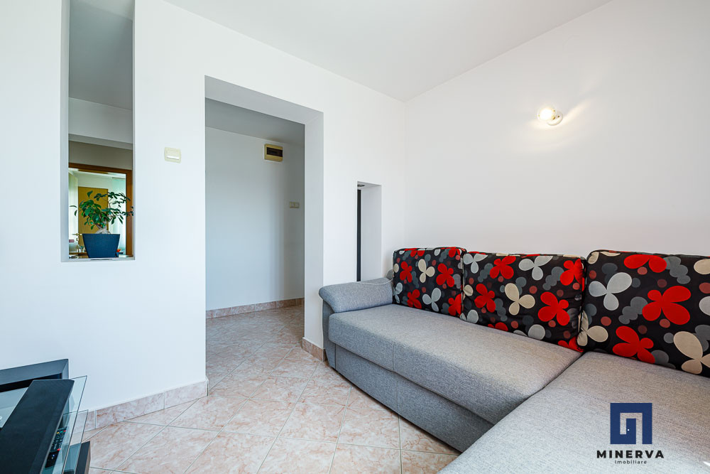 Apartament cu priveliste, 4 cam, decomandat – Zona Lipovei