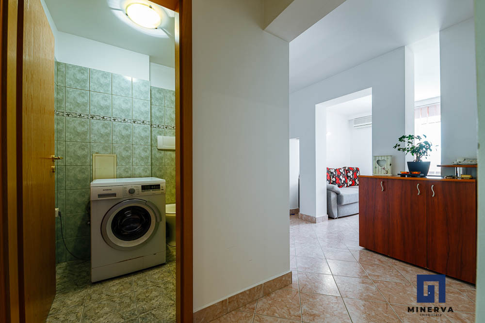 Apartament cu priveliste, 4 cam, decomandat – Zona Lipovei