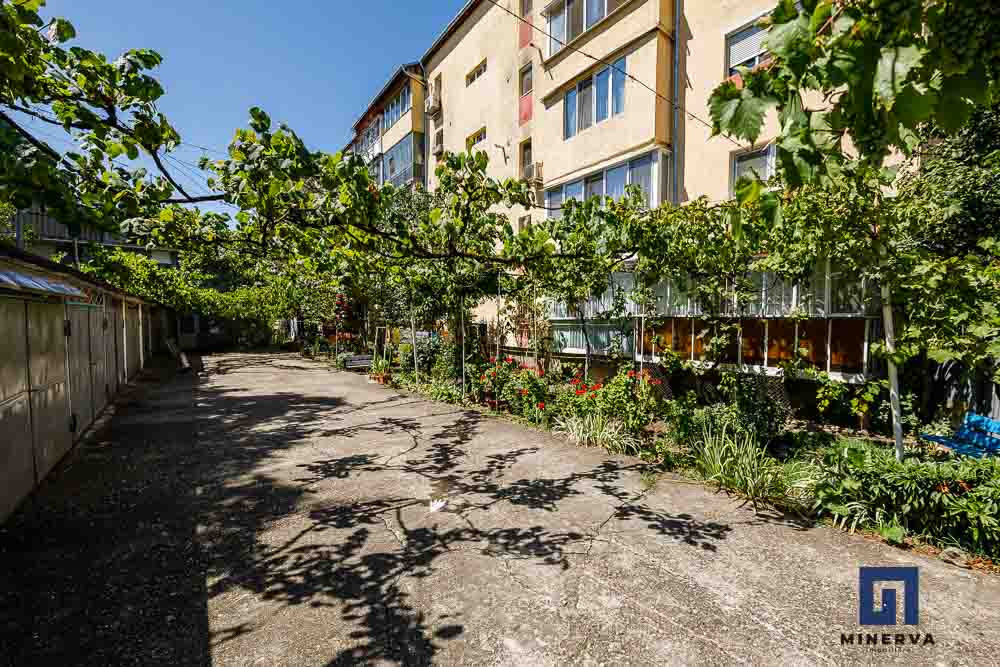 Apartament cu priveliste, 4 cam, decomandat – Zona Lipovei