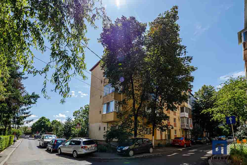 Apartament cu priveliste, 4 cam, decomandat – Zona Lipovei