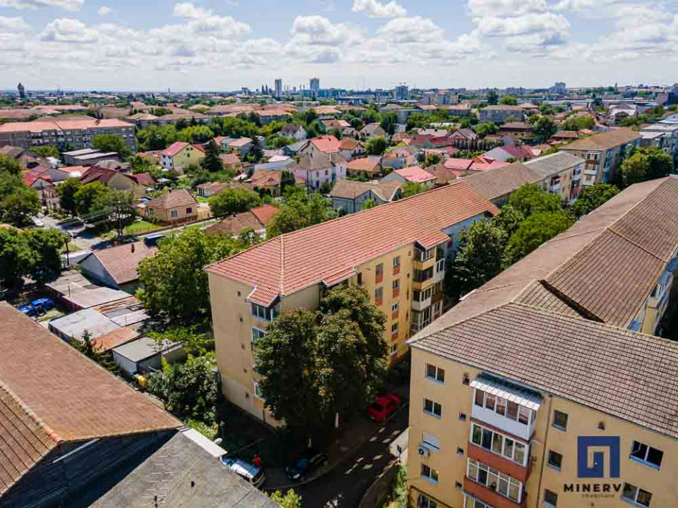 Apartament cu priveliste, 4 cam, decomandat – Zona Lipovei